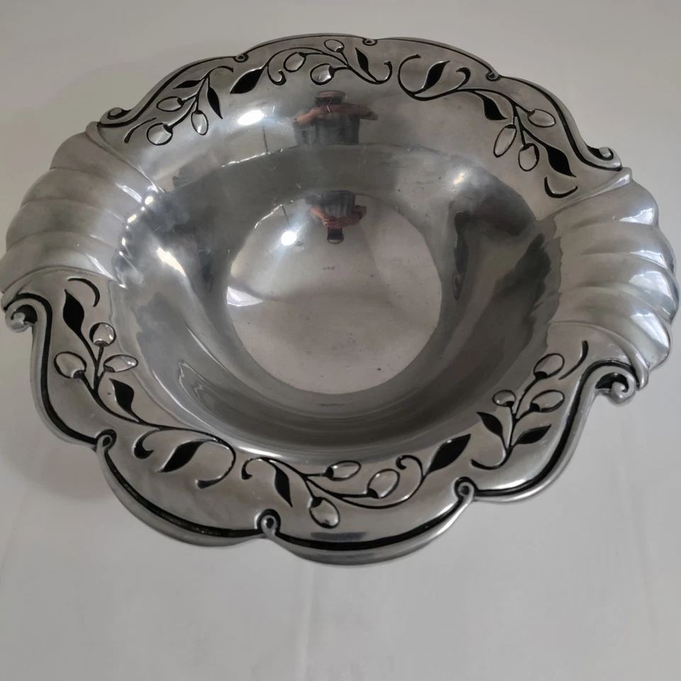 Elegent Large Lenox Metal Serveware - Image 4 of 4