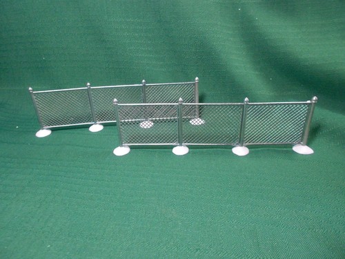 Dept 56 Chain Link Fence with Gate #5234-5 - Picture 4 of 5