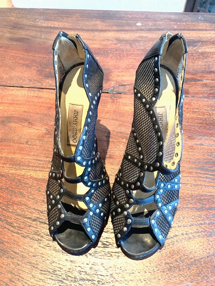 Botines de aguja para mujer Jimmy Choo Karina de cuero negro con tachuelas. Talla 8. Usado en excelente estado Foto 2 de 4