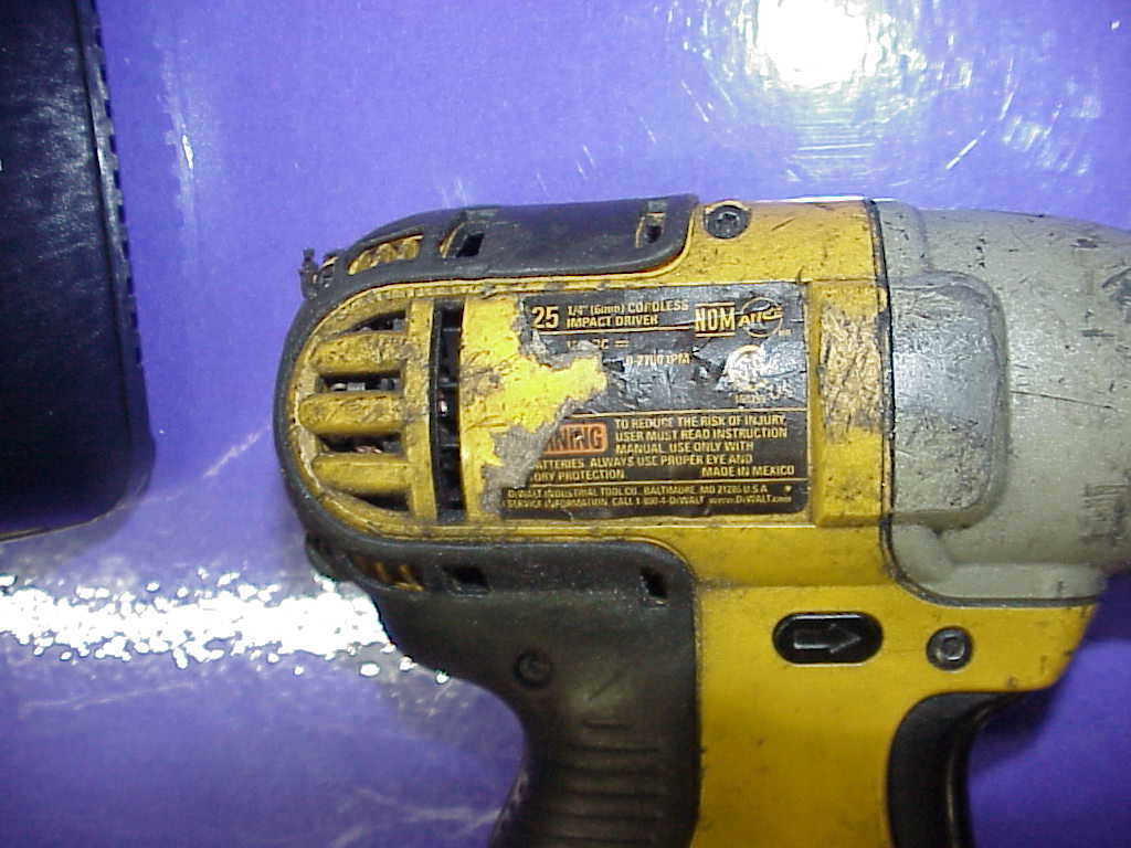 DeWALT DC825 Cordless 18 Volt 1/4" Hex Impact Driver Drill XRP Battery