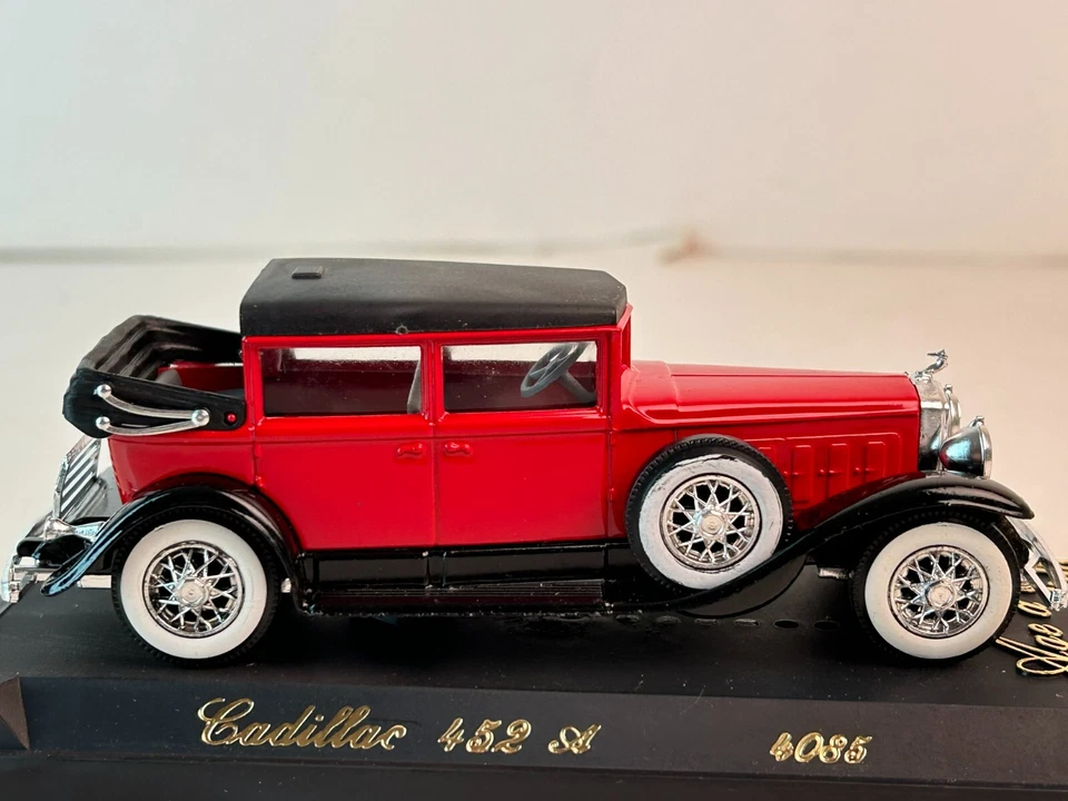 Solido #4085, 1931 Cadillac Model 452 Landaulet Sedan, Red - Image 2 of 4