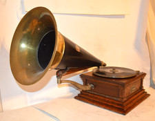 MINTY WORKING 1901 VICTOR M, OR MONARCH, 78 RPM OUTSIDE HORN WIND UP PHONOGRAPH