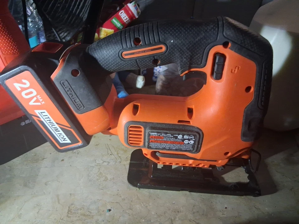 BlackDecker 20v Jig Saw, 24v Flashlight,24v Battery,18v Battery,9.6v-24v Charger - Image 3 of 4