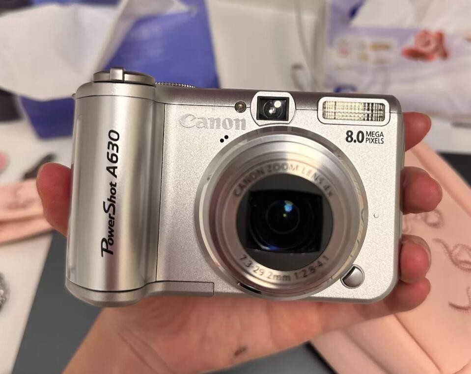 Canon PowerShot A630 Silver 8MP 4X Optical Zoom 95% NEW English