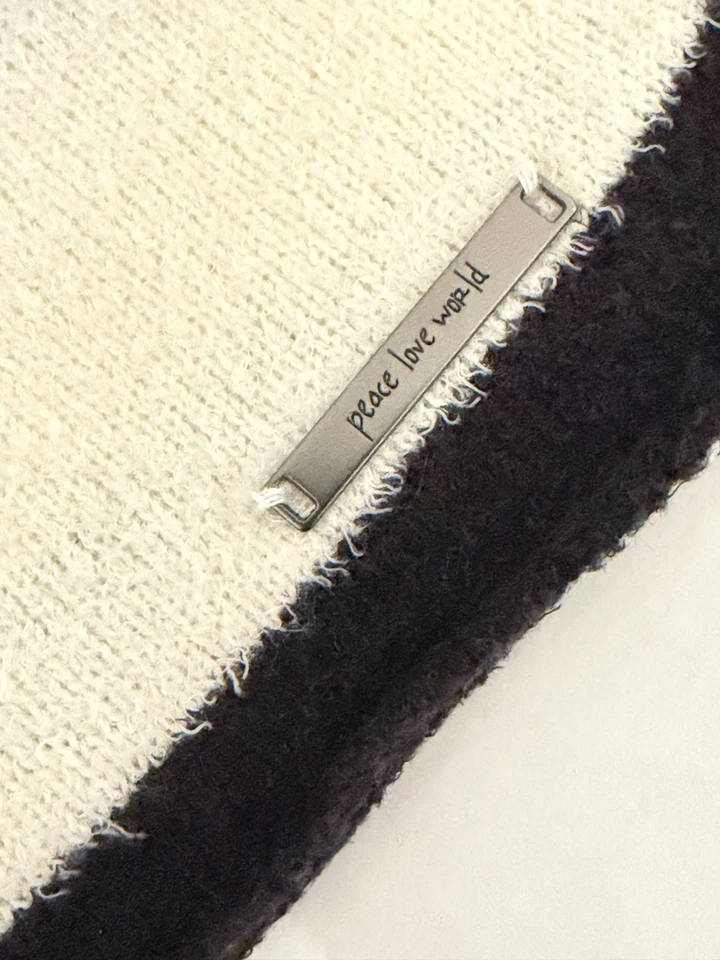 Suéter Peace Love World Chenille Holiday Afirmation Talla LG - NUEVO SIN ETIQUETAS Foto 2 de 3