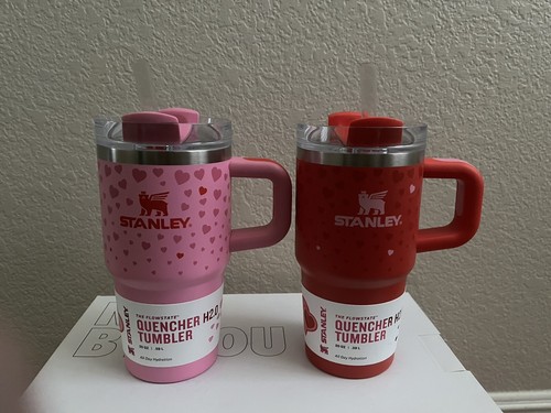 Stanley Vaso Taza 20oz San Valentín 2025 – Edición Limitada Rojo Rubí Y Dulces Corazones, Aislado Con Pajita