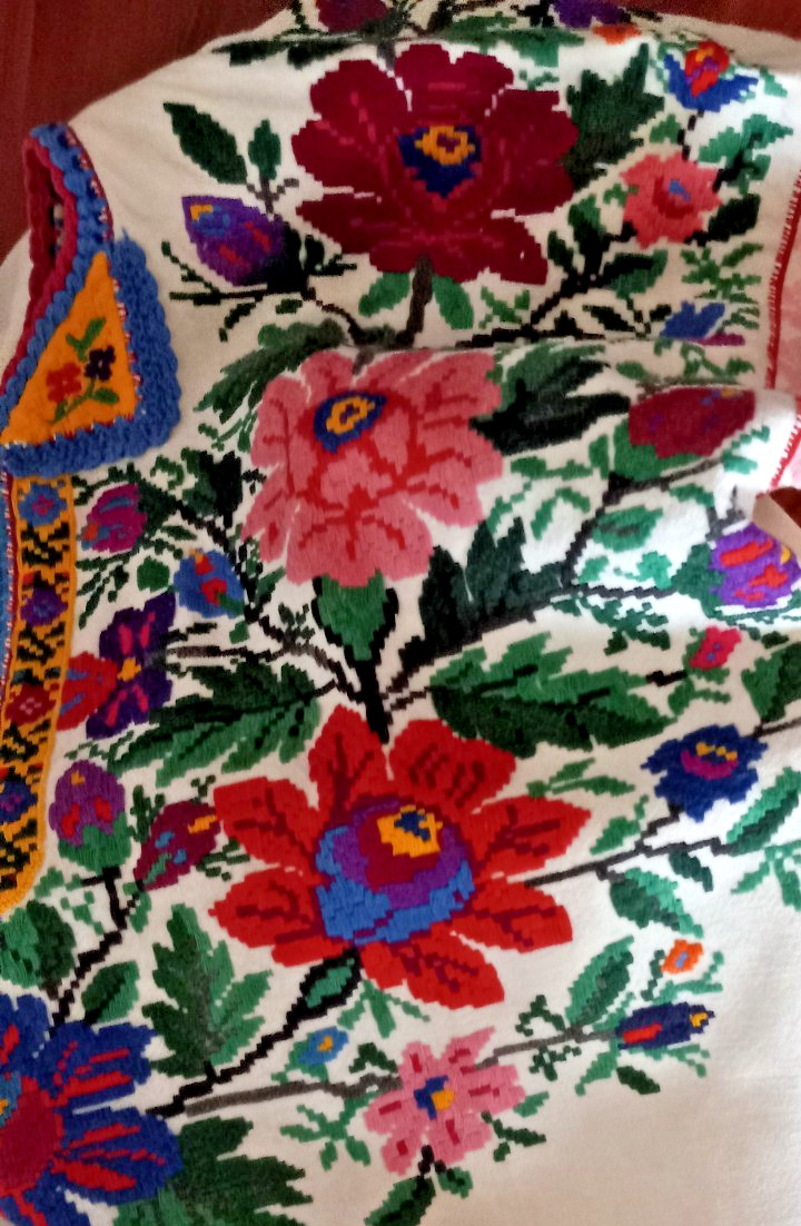 SUPER RARE UKRANIAN  HAND EMBROIDERED HOMESPUN LI… - image 3