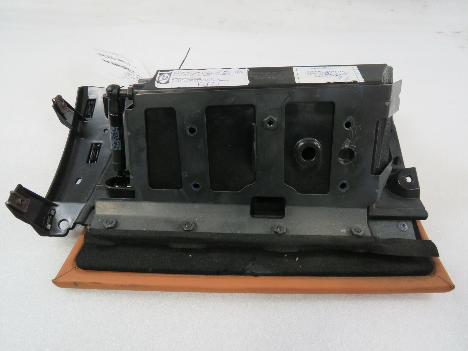 Ferrari California, Glove Box, Cuoio, Sticky, Used, P/N 81873924