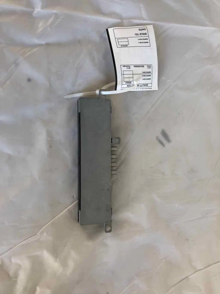 Amplificador de señal de radio antena AUDI A6 AVANT QUATTRO 2006 4F9035225D fabricante de equipos originales Foto 4 de 4