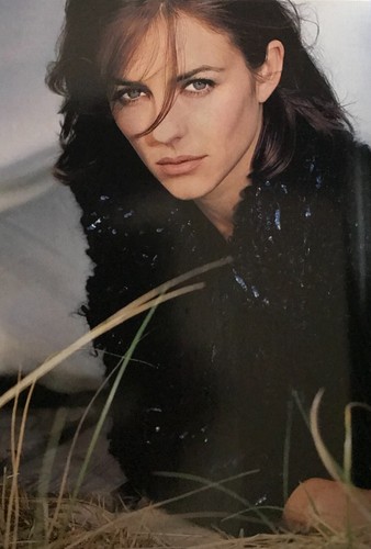 Sandra Bullock - Elle magazine - August 1995, Elizabeth Hurley - Picture 5 of 13
