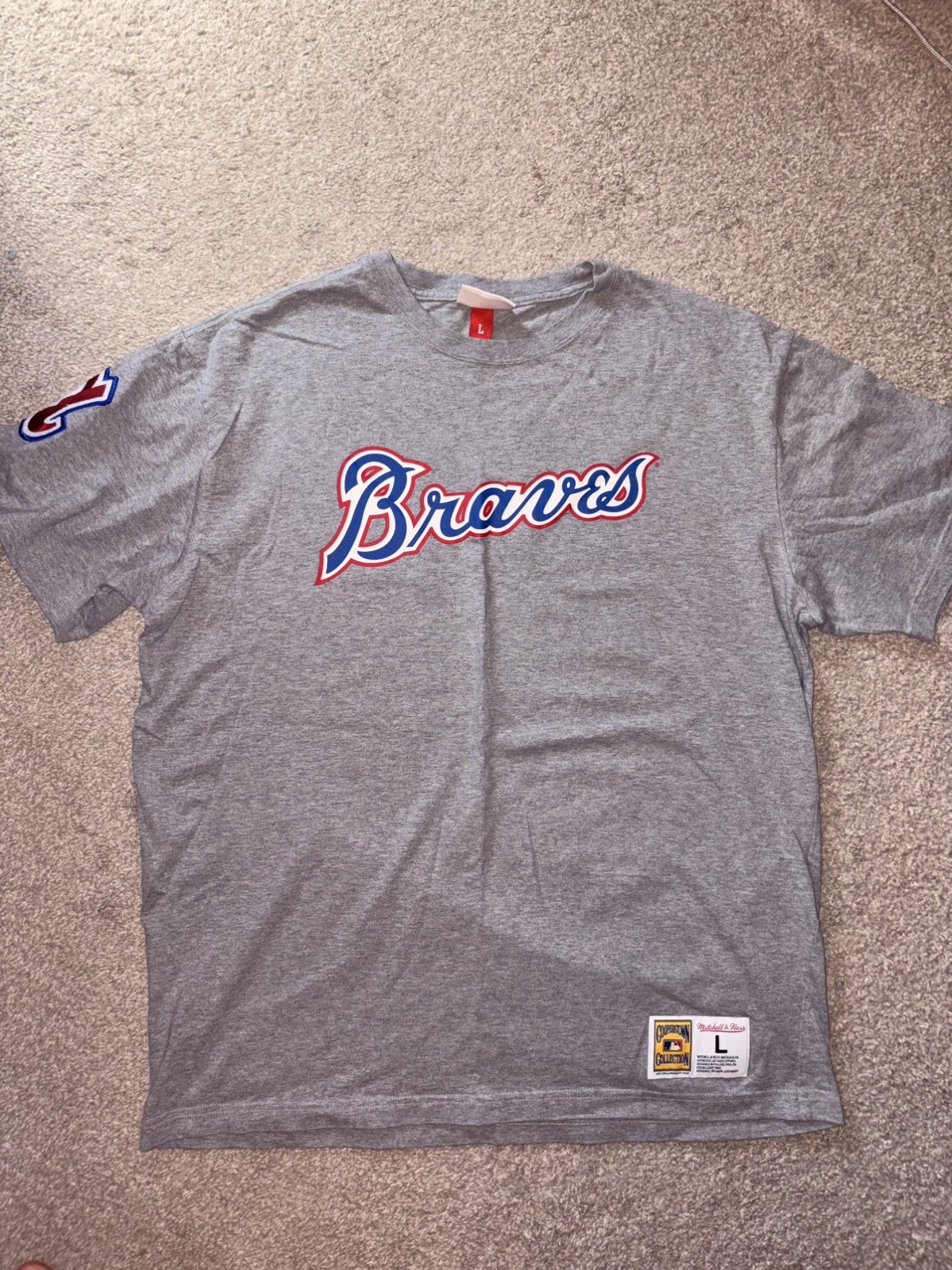 Mitchell & Ness Atlanta Braves Hank Aaron #44 Gray Graphic T-Shirt Men's Large