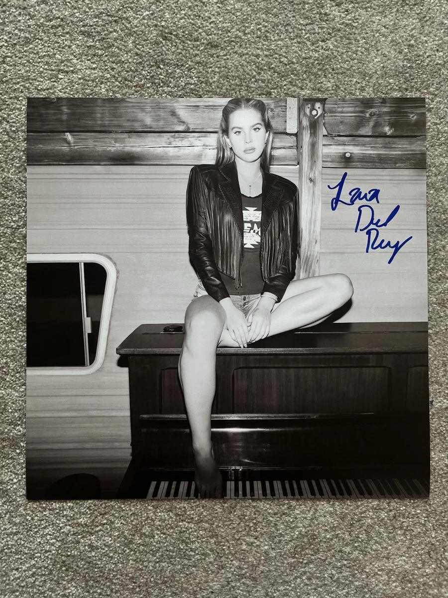 Preços baixos em Lana Del Rey Memorabilia ASSINADA | eBay