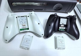 Microsoft Xbox 360 Elite Console Bundle Controllers Power Supply Cables Kinect 