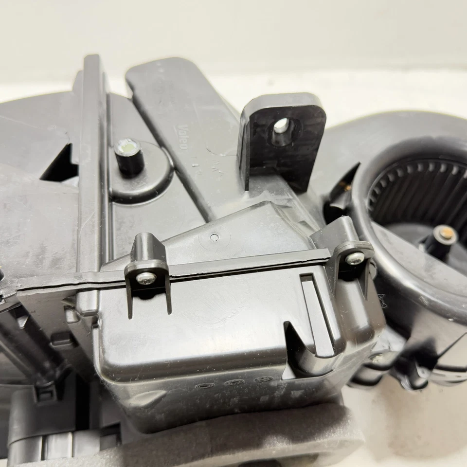 2021 Volkswagen Atlas Center Console HVAC Heater Blower Motor Housing OEM - Image 3 of 4