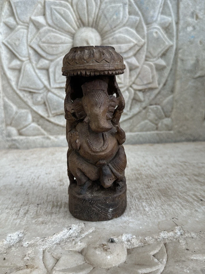 Antigua figura de madera tallada a mano del dios hindú Ganesha Foto 2 de 4