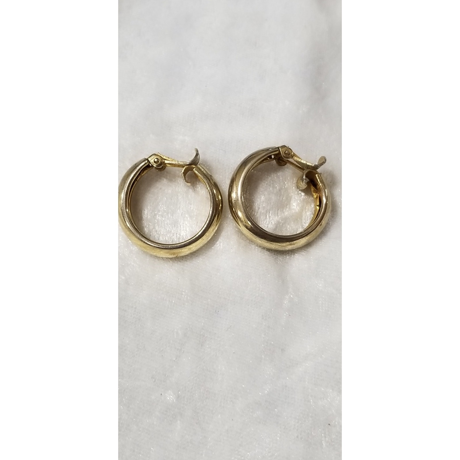 Pat Pend one inch clip on earrings 1/4