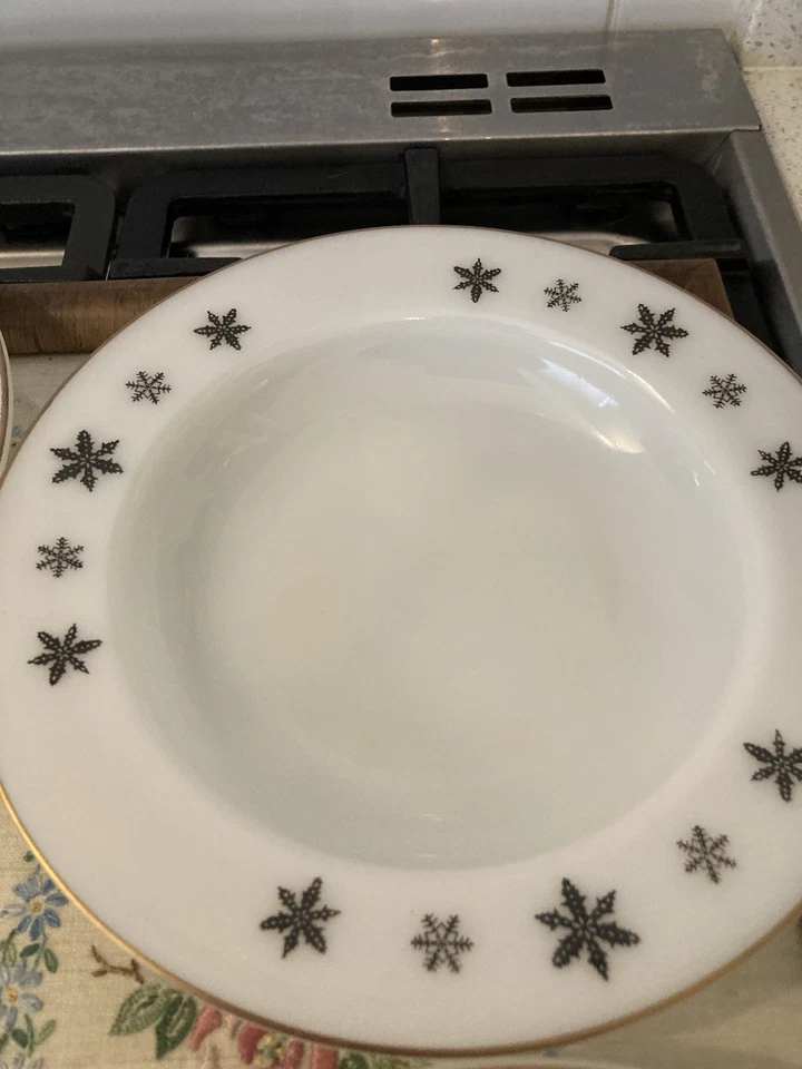 JAJ Pyrex Black Snowflake Soup Pasta Bowls / 21cm - X 6, 3 UNUSED WITH LABELS - Image 2 of 4