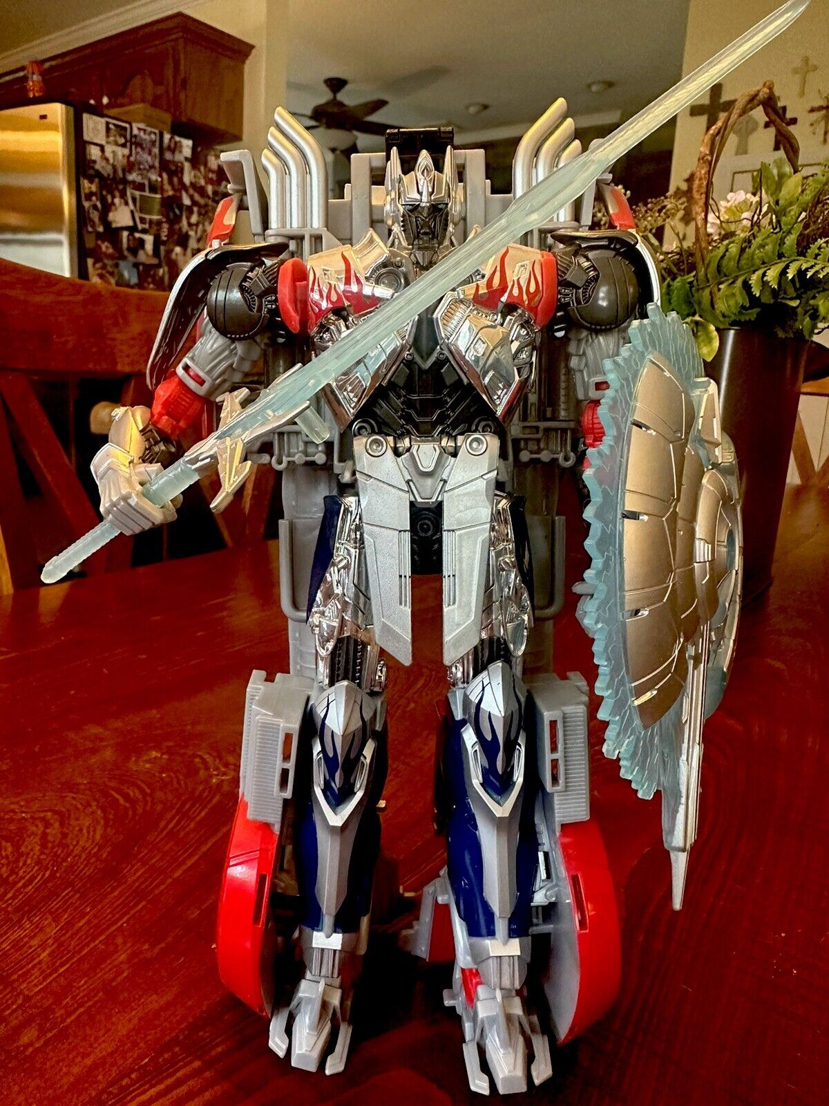 Transformers aoe Silver Knight Optimus Platinum Edition *COMPLETE*