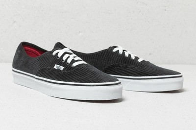 vans black and white design