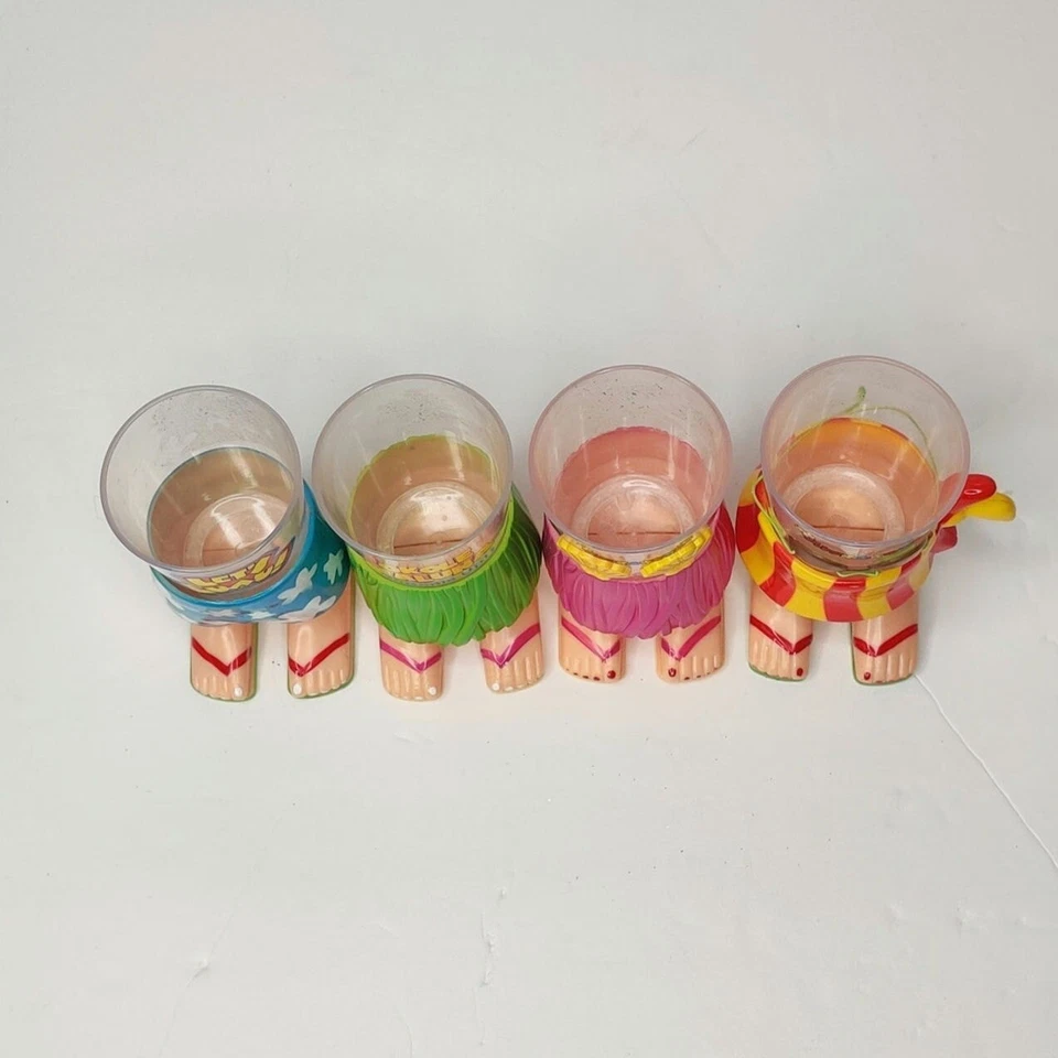 Aloha Hawaiian Hula Niña y Board Shorts Plástico Shot Glasses Juego para él y ella Foto 3 de 4