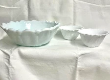 White Milk Glass Set of 3 Sawtooth Ruffle Thick Bowls 4 Footed Lily & Pond Leaf