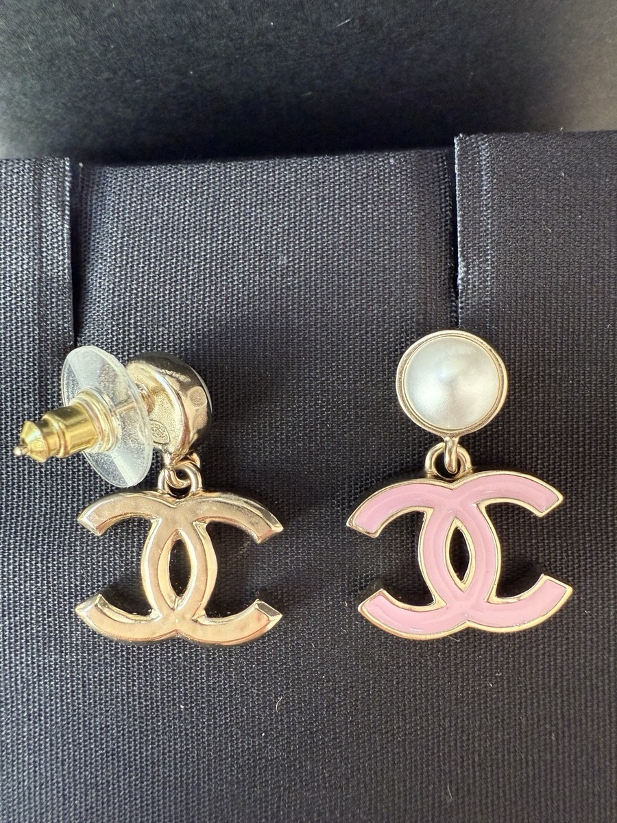 【25ss★】CHANEL ピアス 25s ゴールド Chanel 25P CC Logo Pink Metal Resin Gold Tone Stud Pearl