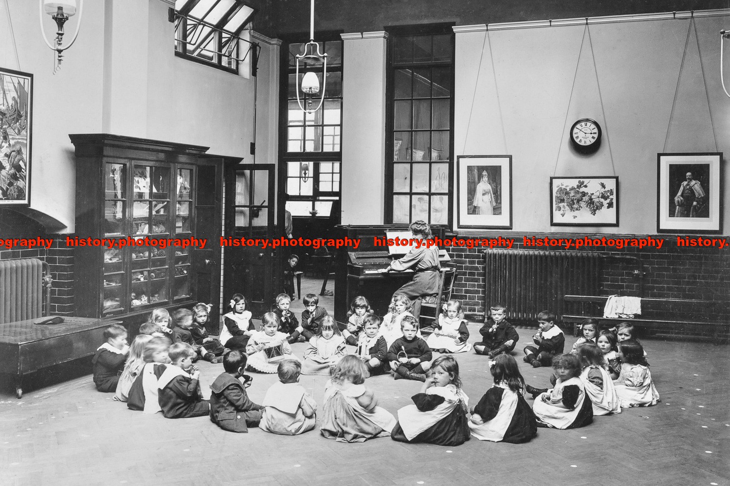 F001834 Music lesson Southfields Infants School Wandsworth London 1906