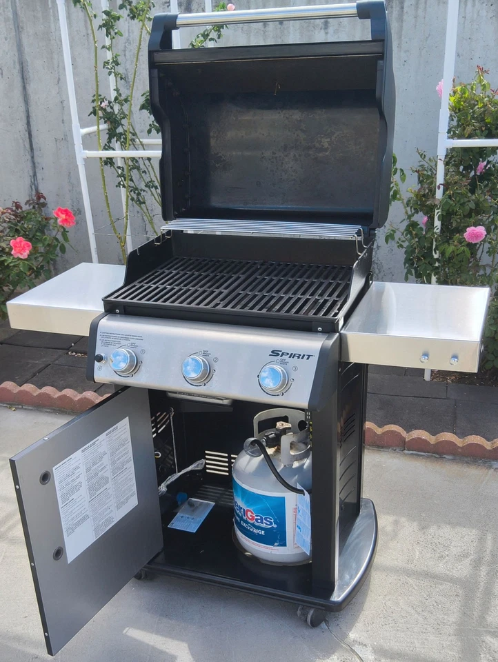 Parrilla de propano líquido Weber Spirit E-315 de 3 quemadores con dos tanques de propano GRATIS Foto 3 de 4