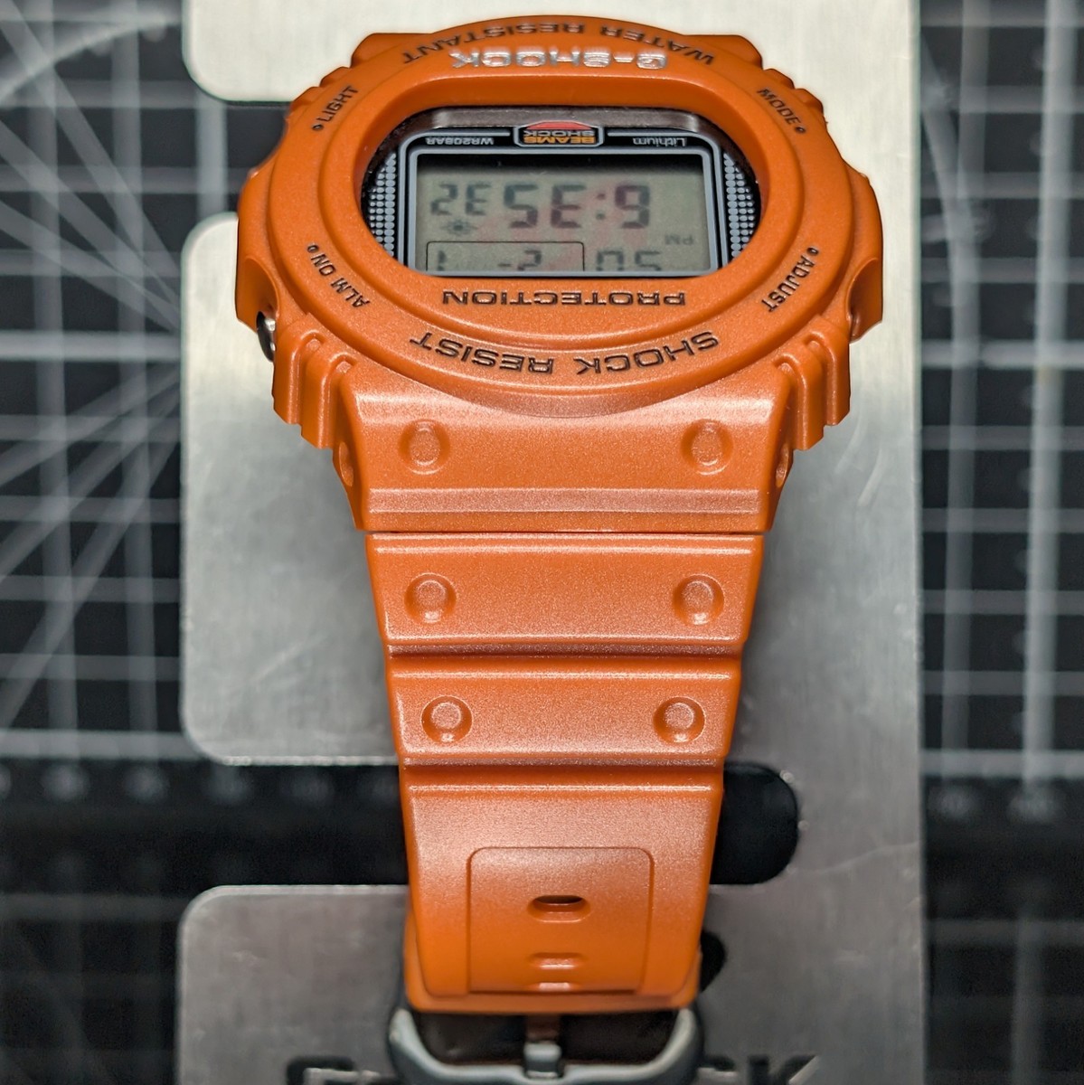 G-SHOCK DW5700 BEAMSスティングオレンジ Casio G-Shock Beams Collab DW-5700 20th Anniv. Screwback Orange DW