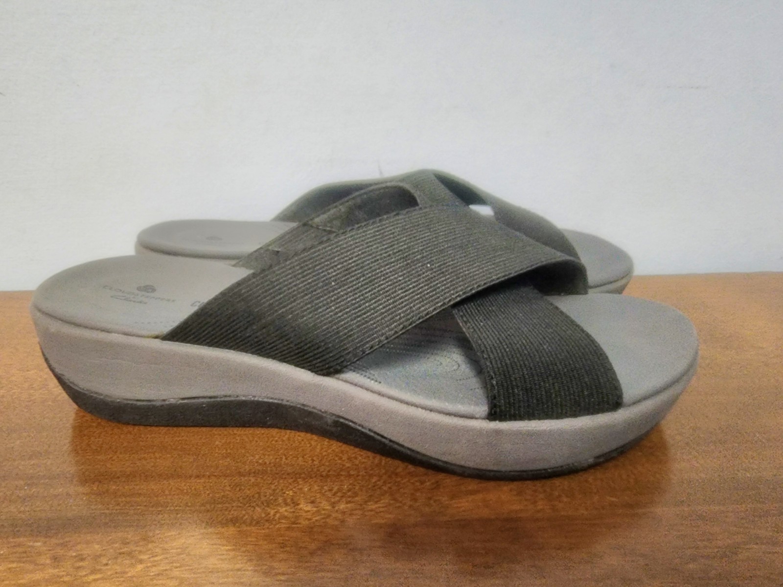 Clark's Cloudsteppers Slip On Sandal Grey Sole Black Straps