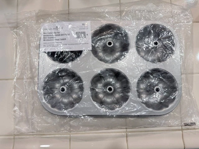 New Pampered Chef Mini Fluted Cake Bundt Dessert Baking Pan Aqua Blue #1602
Opens in a new window or