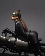 Anne Hathaway Catwoman   8x10 Color Glossy  photo of celebrity   103983