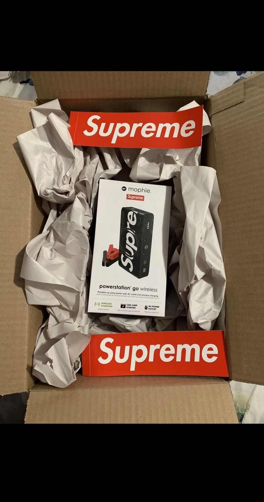 NEW Black Supreme x mophie powerstation go wireless FW2020, READY TO SHIP