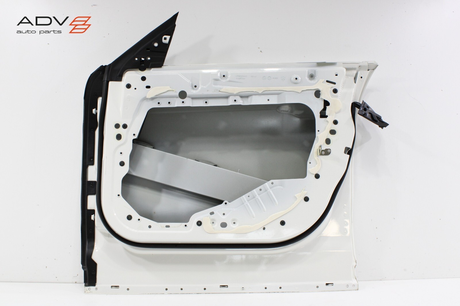 2017 - 2020 MASERATI LEVANTE FRONT RIGHT PASSENGER SIDE DOOR SHELL PANEL OEM