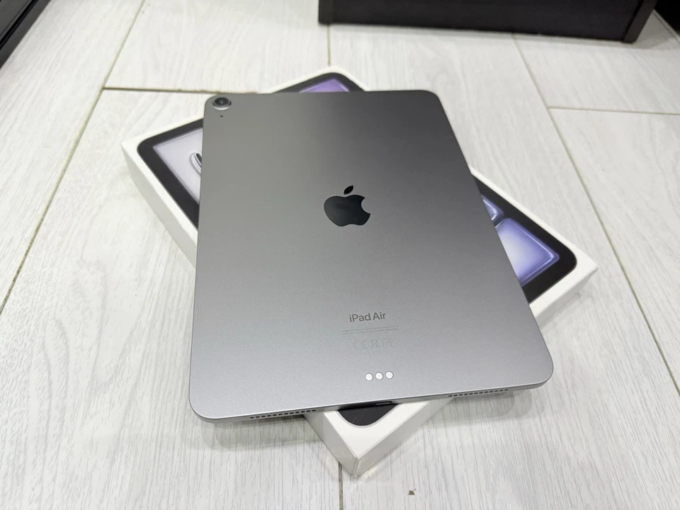 Apple iPad Air 11" 2024 M2 - 128GB WiFi - Space Grey - RRP £599! - Image 4 of 4