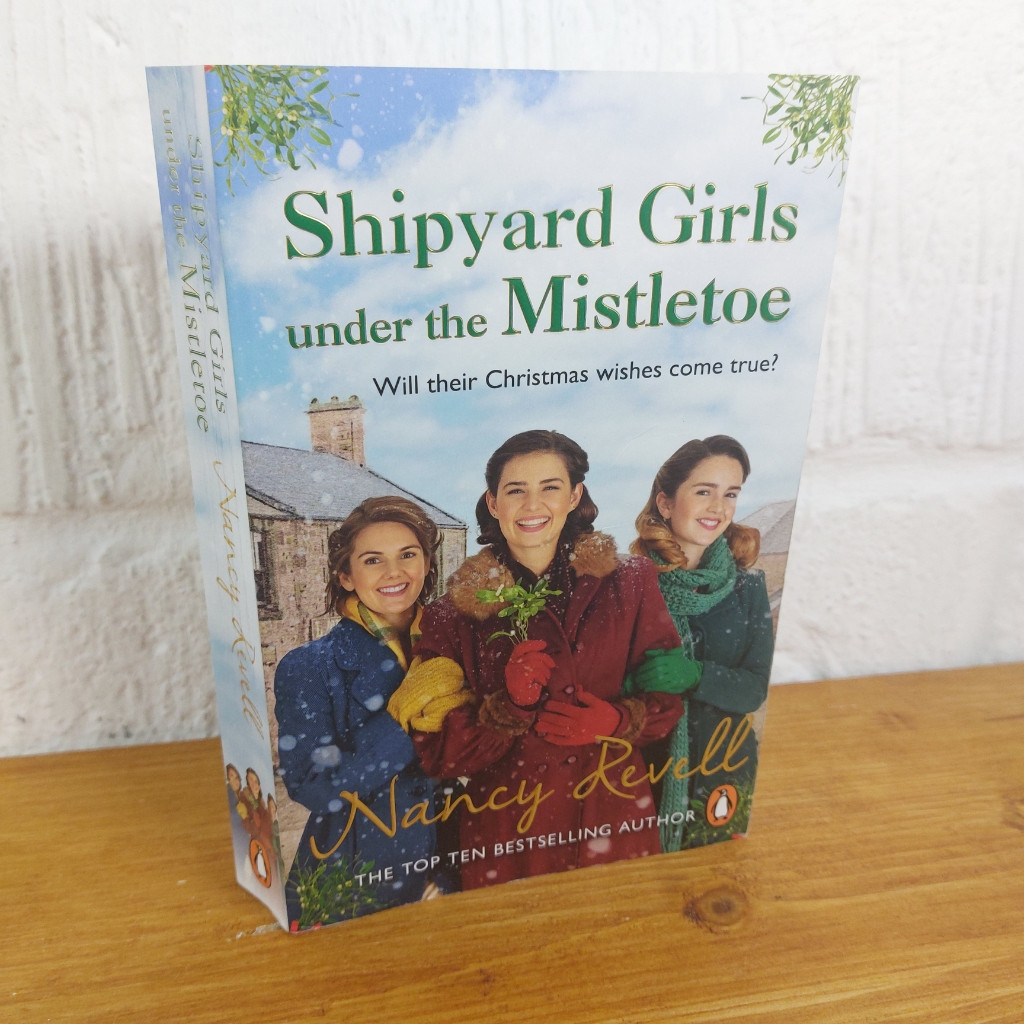 Shipyard Girls Under the Mistletoe — Nancy Revell