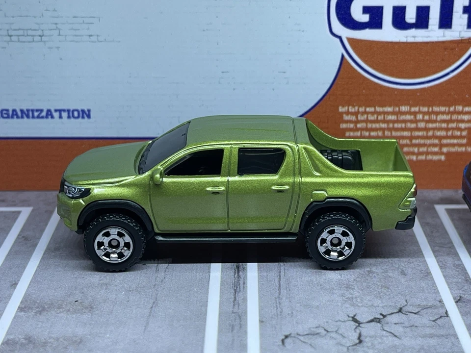 LOT 2 2018 Toyota Hiliux Matchbox Green & Blue Pick Up Truck Diorama Loose 1/64 - Image 3 of 4