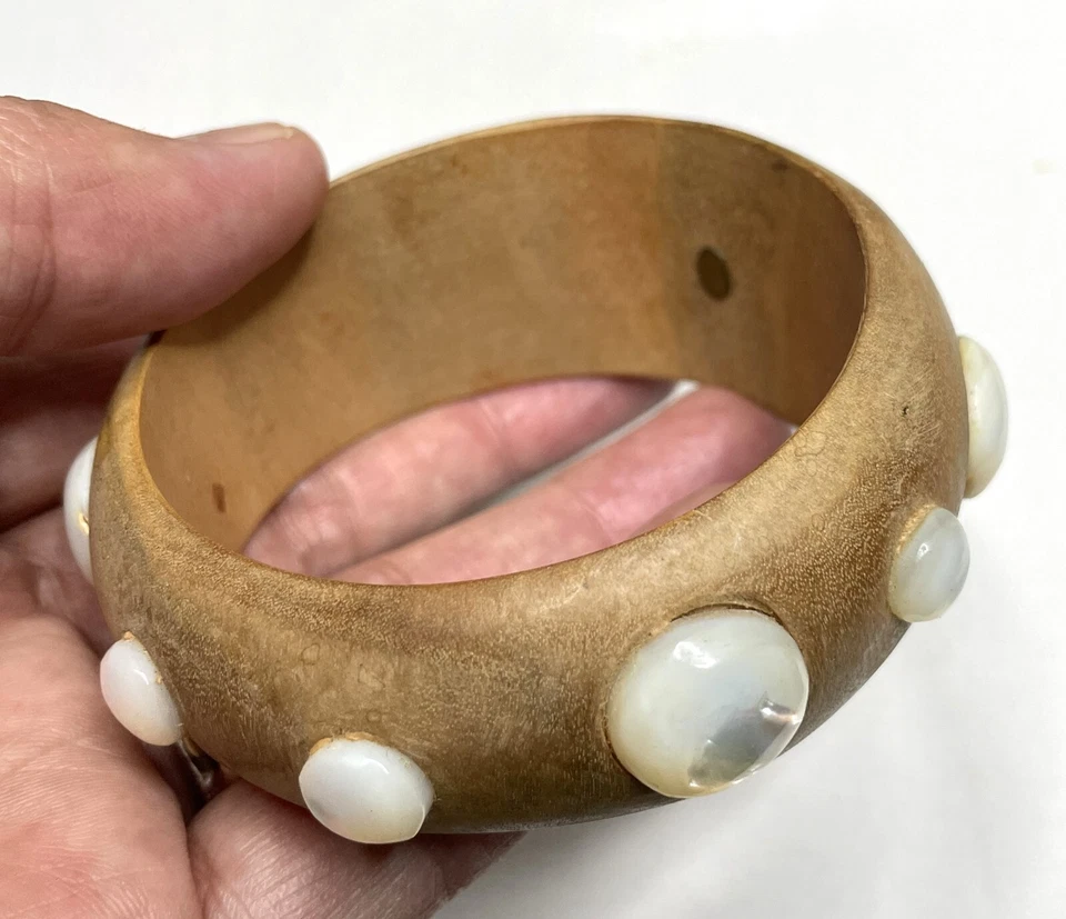 Brazalete de madera Kenneth J Lane cuentas de madreperla incrustadas (J-020) Foto 4 de 4