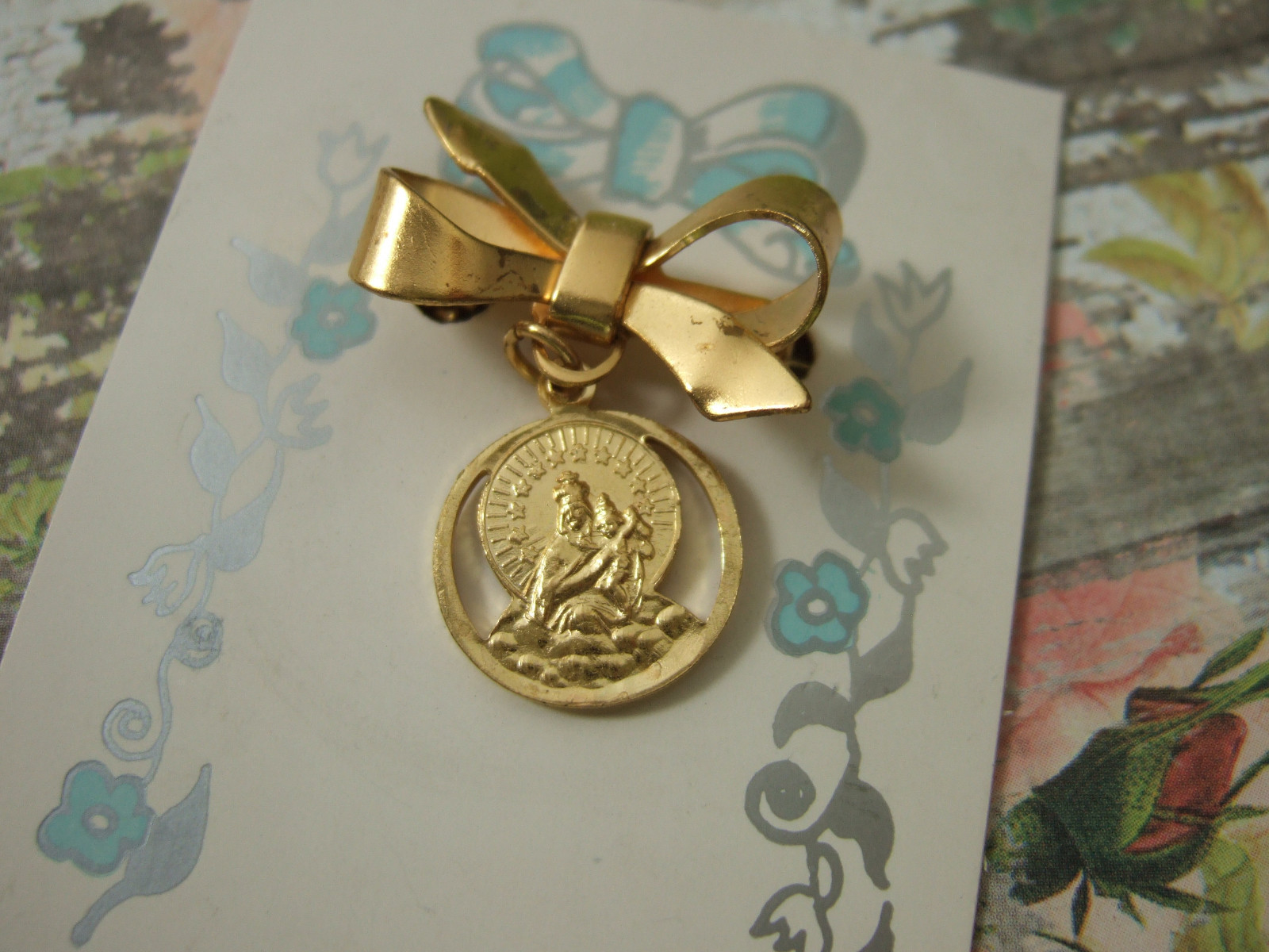 Vintage Catholic Lapel Pin Brooch SACRED HEART JESUS Scapular gold