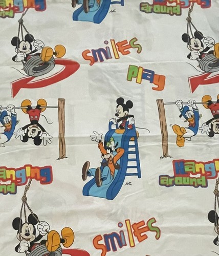 Disney Vintage Mickey Mouse Club FLACHBETTLAKEN Stoff 62" x 92" Mickeys Clubhaus weiß - Bild 1 von 10