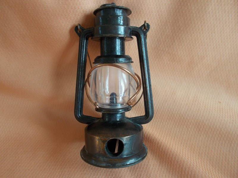 Vintage Collectible Diecast Antique Railroad Lantern Pencil Sharpener