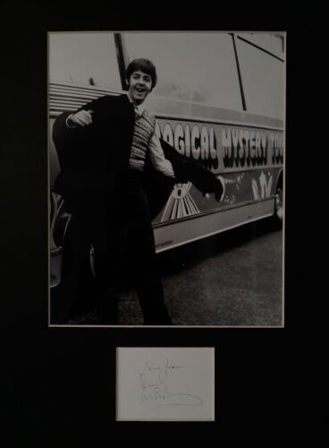 Paul McCartney signed AUTOGRAPH photo display - Picture 1 of 2