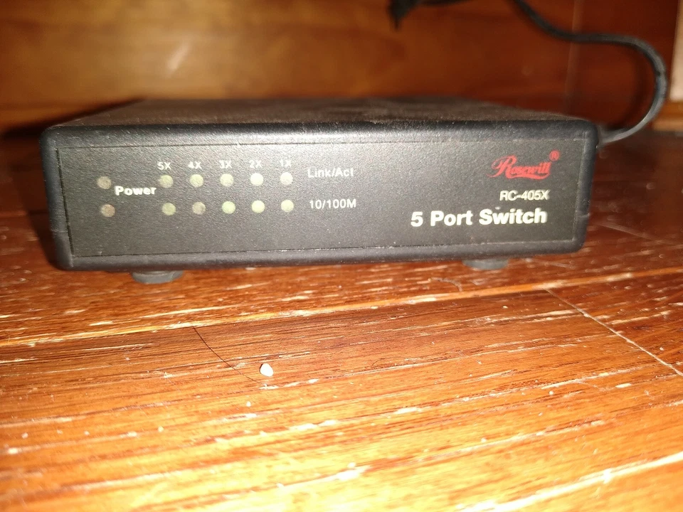 Rosewill 5 Port 10/100Mbp Network Switch RC-405X - Image 2 of 4