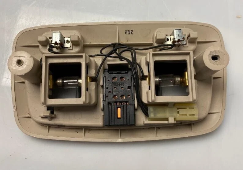 Luz domo Subaru Legacy Outback 2000-2004 P/N 32036 con luces de mapa techo corredizo OEM Foto 3 de 4