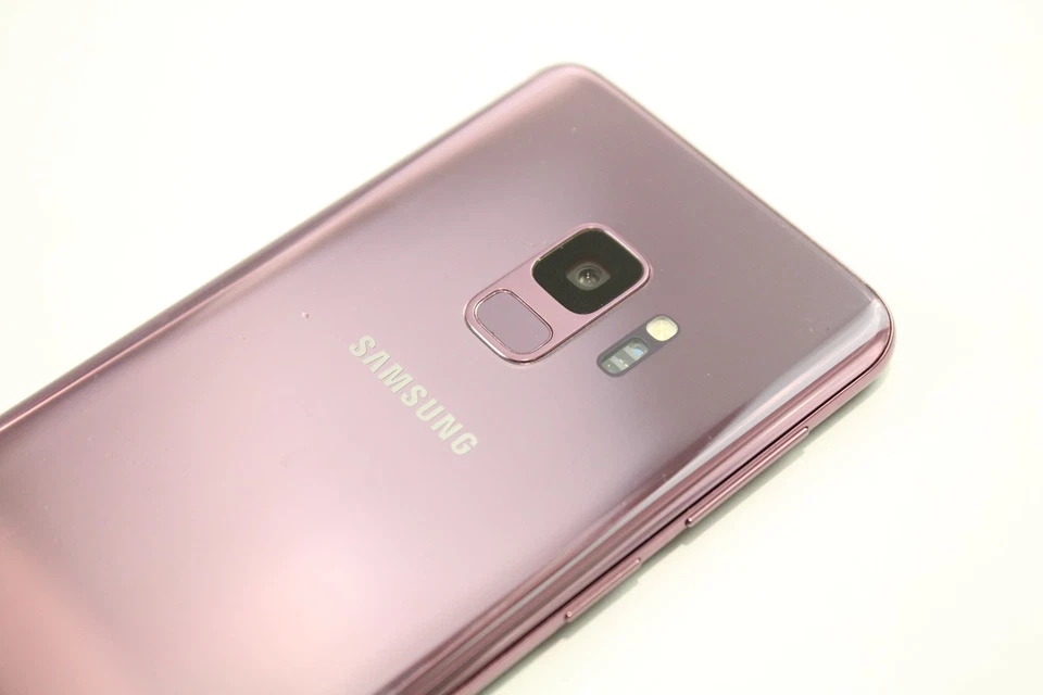 Samsung Galaxy S9 (Unlocked) 64GB Lilac Purple Grade B Boxed - Image 4 of 4