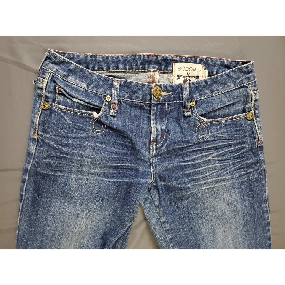 Pantalones de mezclilla BCBGirls para mujer 29 capri tiro bajo bordados azul medio Foto 2 de 4