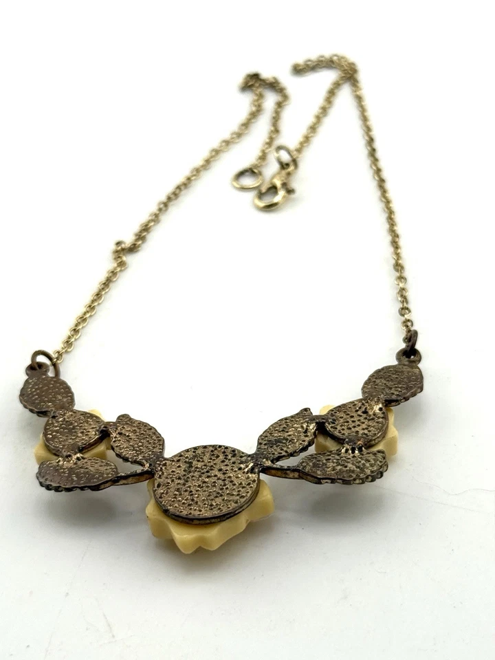 Collar de 20 pulgadas tono dorado con rosas amarillas con hojas de oro   AB-4 Foto 4 de 4