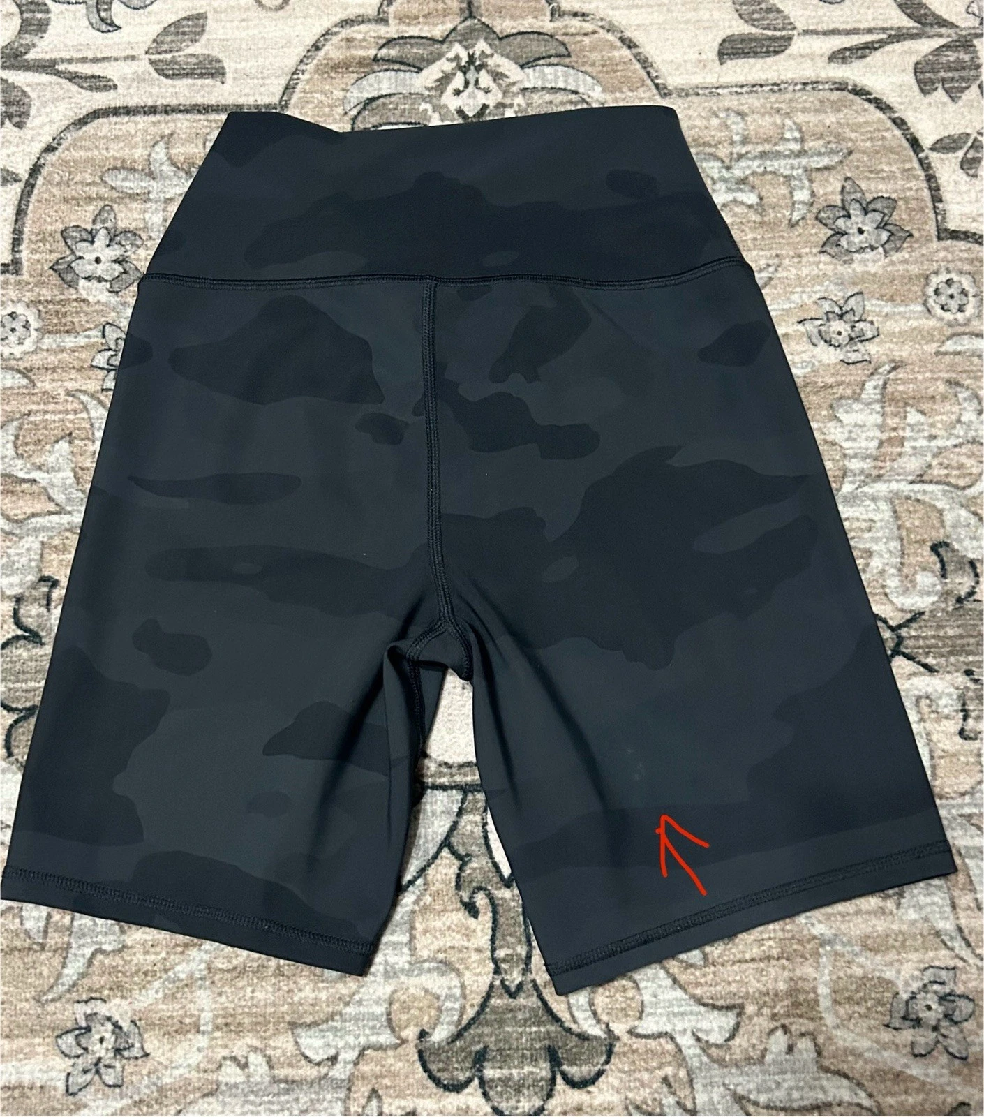 alo-yoga vapor high waisted camo athleisure activewear shorts