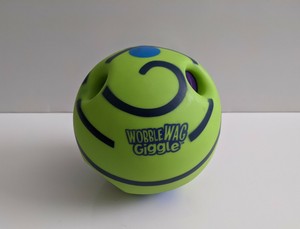 wag giggle ball