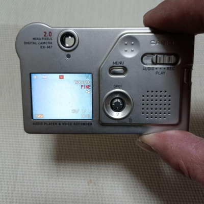 Casio Exilim EX-M2 Compact Digital Camera 2.0 MEGAPIXELS Limited